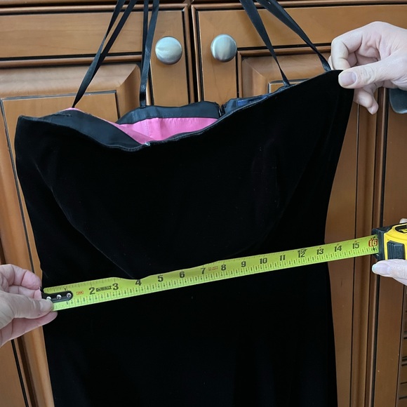 Ann Taylor size 6 strapless black velvet gown with fluted back - Picture 4 of 4